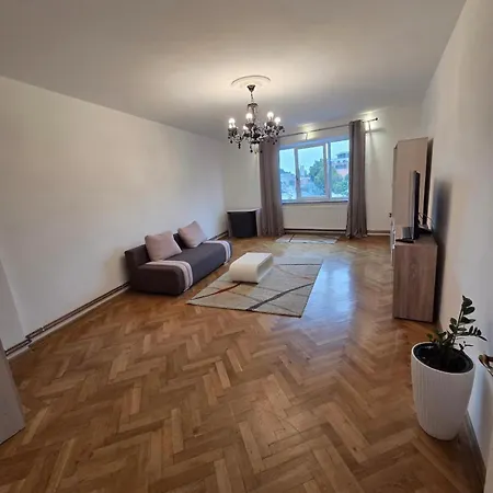 Iulius Boutique *